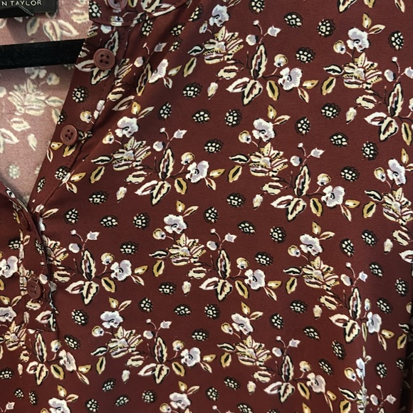 Ann Taylor beautiful blouse with cute balloon sleeves. Size XS. EUC. - Picture 2 of 6